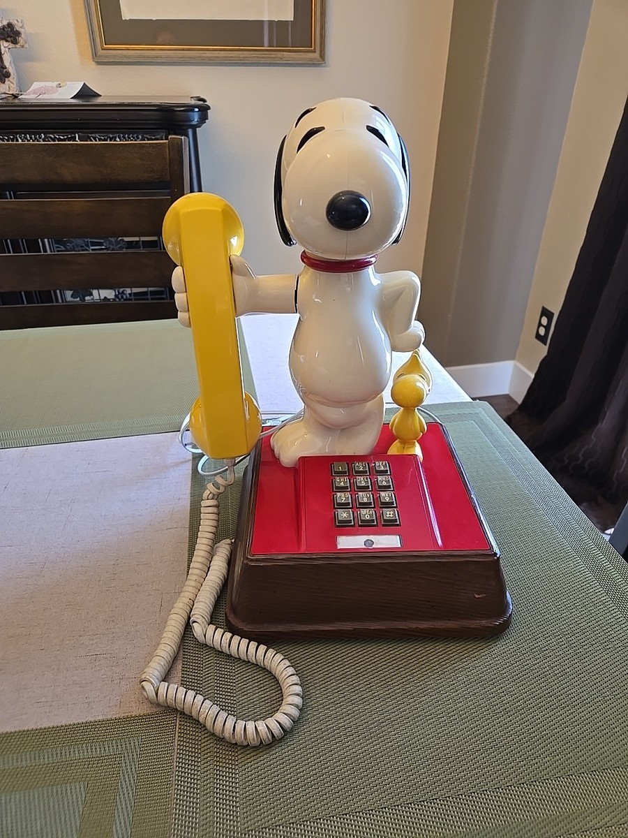 1976 The Peanuts Snoopy and Woodstock Phone-Head Turning
