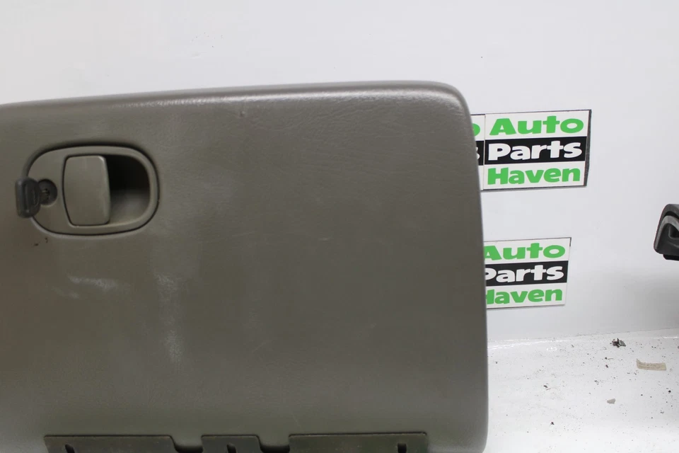 02-05 Trailblazer Envoy - Guantera gris pestillo de puerta y manija desbloqueada con llave Foto 4 de 4