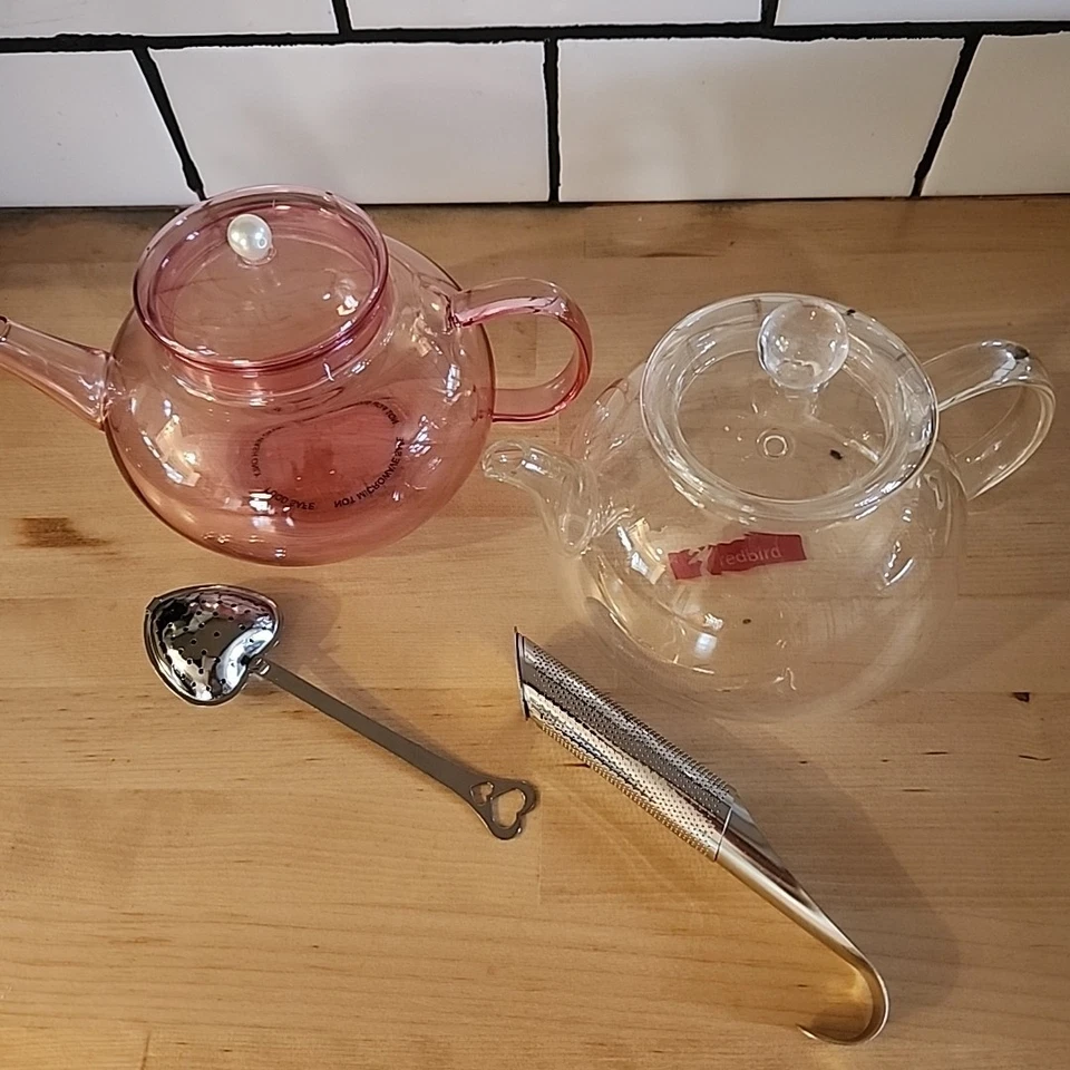 Lot of 2 Glass Teapots Clear and Pink Tea Pot w/Stainless Heart & Long Infuser - Image 2 of 4