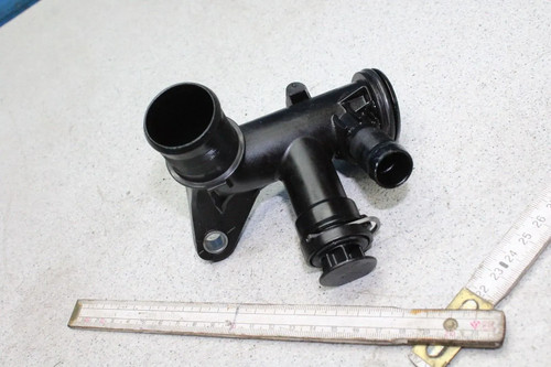 Peugeot 2008 1.6 Blue HDi Bj15 flens koelvloeistof flens verbinding buis 1122501 - Afbeelding 1 van 2