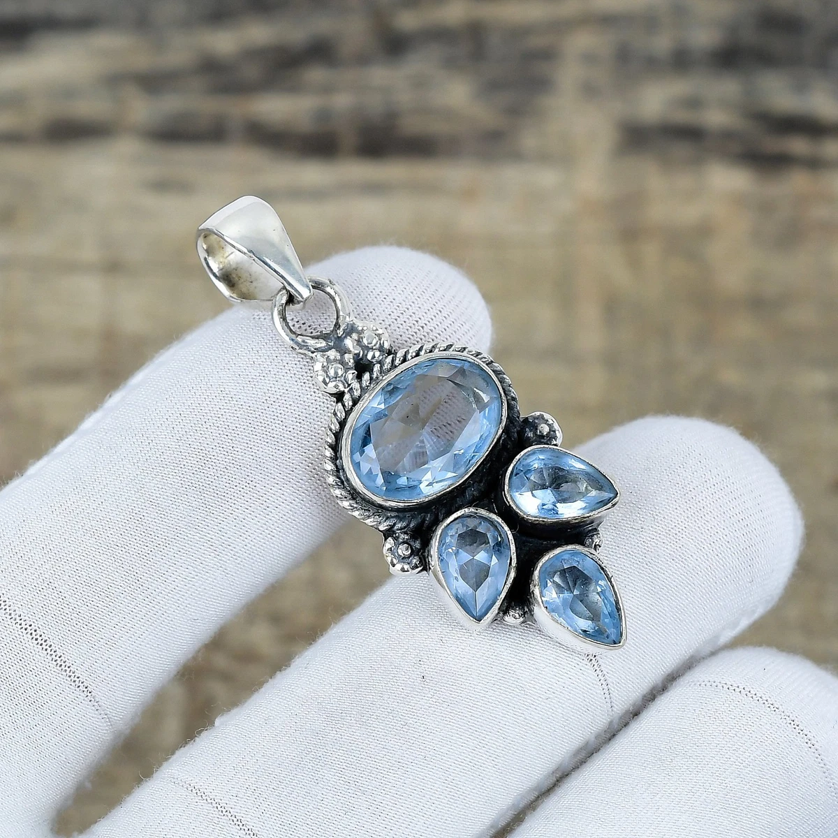 Collana Minimalista Fiore di Loto | Acquamarina di Marzo | Ciondolo Spirituale & Chakra | Regalo Festa della Donna - Compleanno - Italia