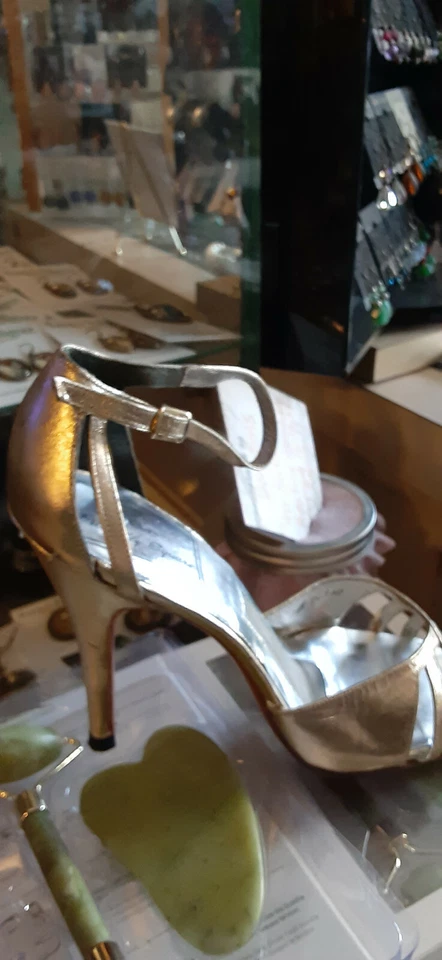 KIMEL GOLD SANDALIAS METÁLICAS CON TIRAS TACONES STILETTO ERA BONNIE SMITH 1979 DISCO DE 7,5 M Foto 4 de 4