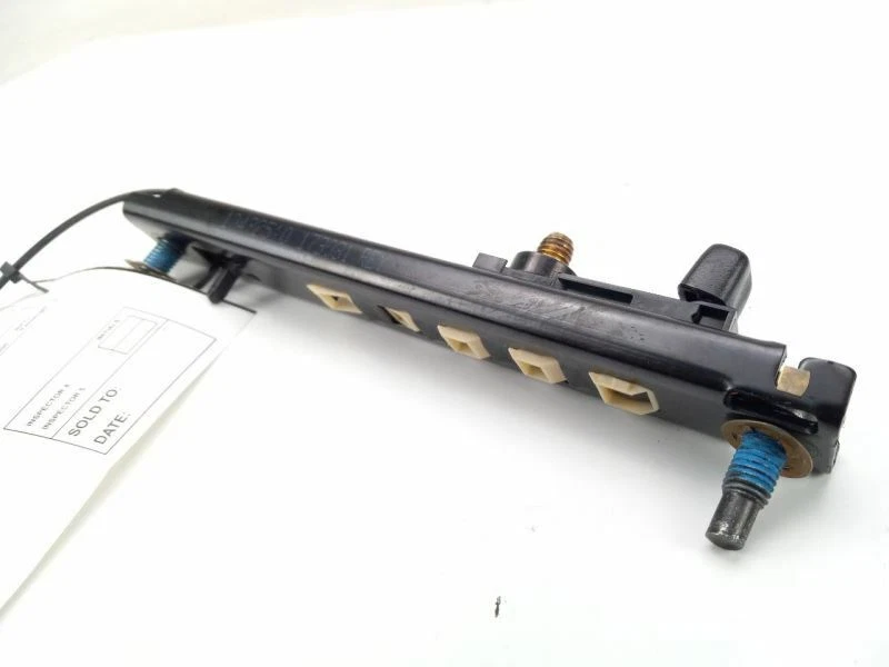 Buick Rendezvous 2003 ajustador de cinturón de seguridad delantero derecho Foto 4 de 4