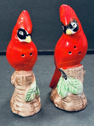 Vtg Ceramic Red Cardinals Salt Pepper Shakers Sitting Tree Stumps READ