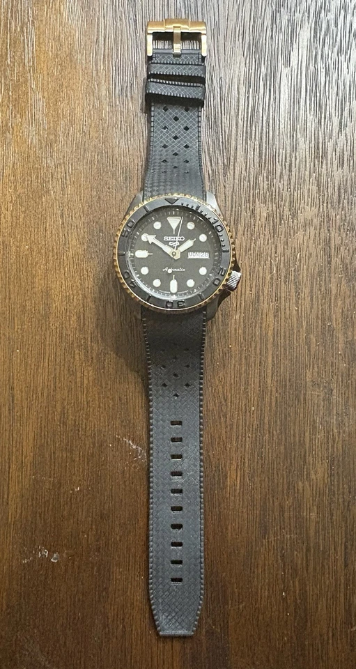 Seiko 5 Sports Automatic 4R36-07G0 Black/Gold Diver-Style Watch - Day/Date - Image 2 of 4