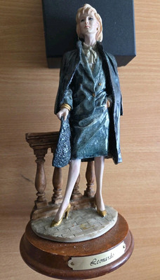 Leonardo Skulptur Lesser & Pauey Ltd Frau