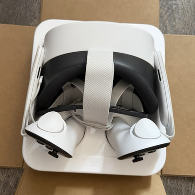 Meta Quest 3S 128GB Standalone VR-Headset mit Controllern, Weiß/Schwarz