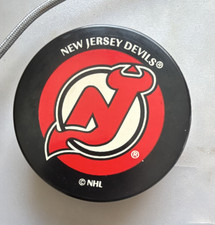 Puck World New Jersey Devils Official NHL Licensed Hockey Puck Souvenir