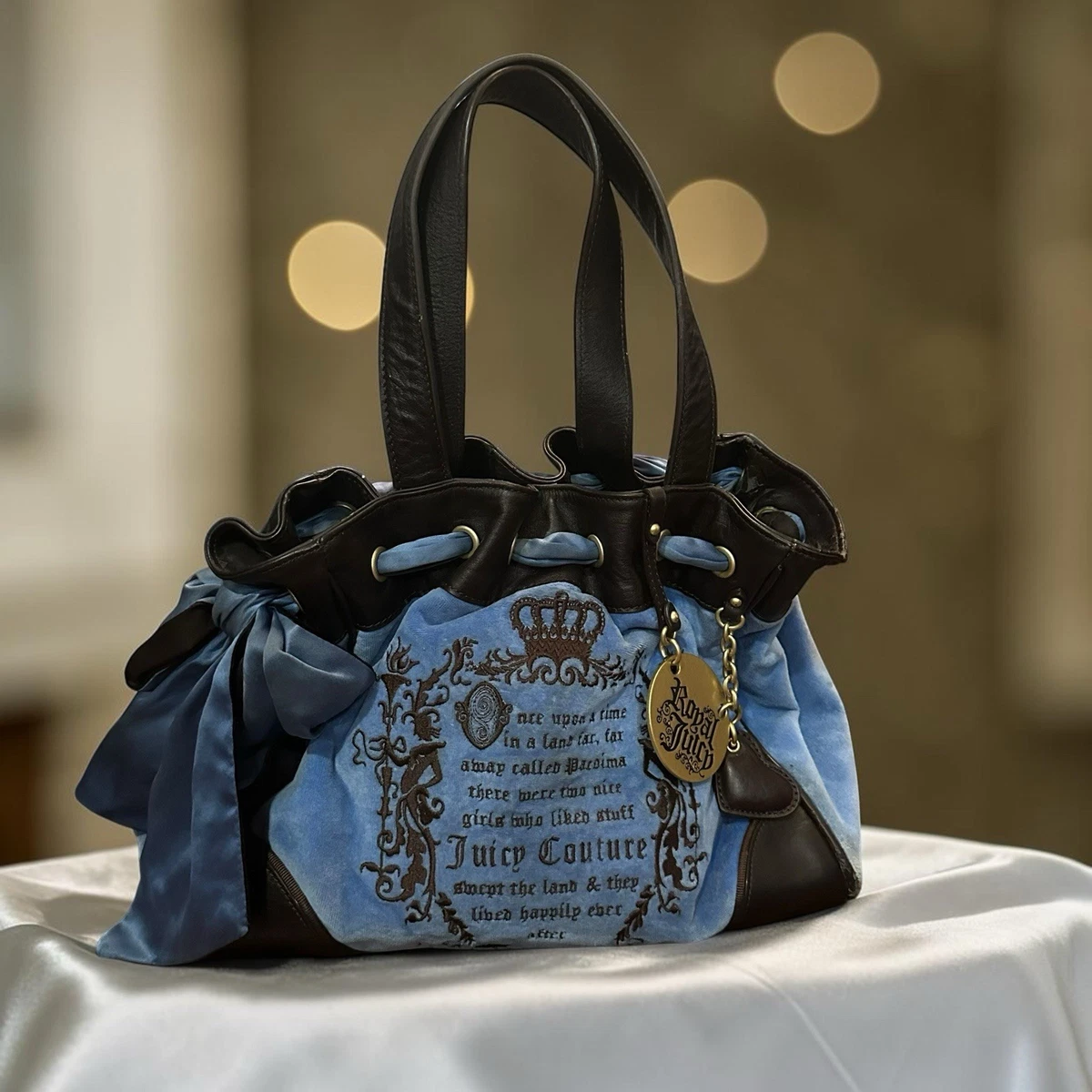 レア Juicy Couture ショルダーバッグ ブラック × ベージュ ジューシークチュール Juicy Couture ロゴ入りベルベットショルダー