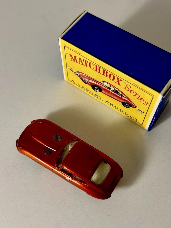 Matchbox Lesney #32 Jaguar XKE with scarce gpw Exc, Boxed from 1962 - Image 2 of 4