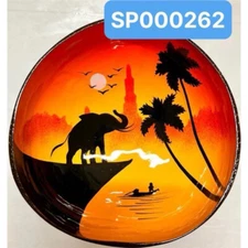 Coconut shells painted with Thai patterns for home decoration