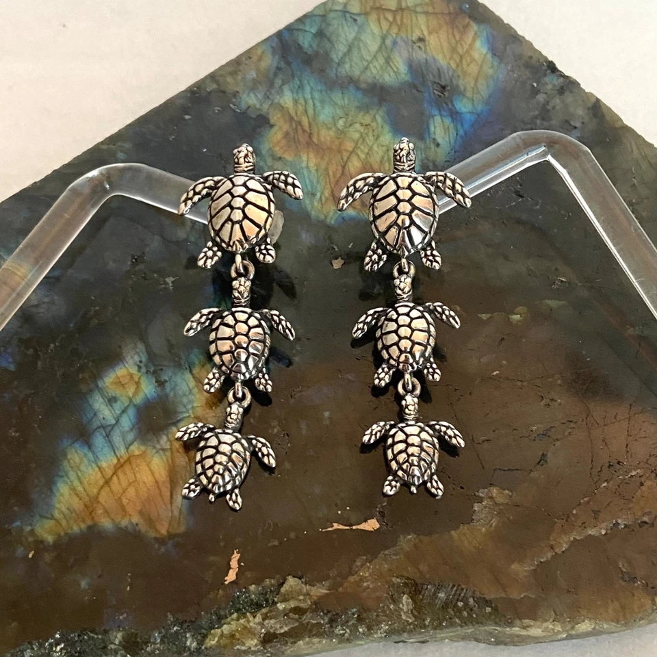 Pendientes colgantes trío tortugas marinas dimensionales plata esterlina 925 Kabana de colección Foto 3 de 4