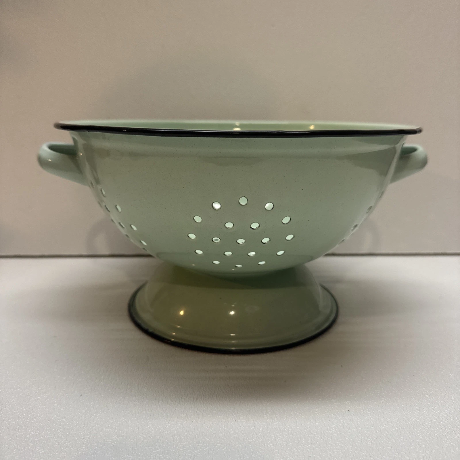 Mint Green Enamel Colander Strainer Pedestal Footed Metal Retro Farmhouse 9"
Opens in a new window o