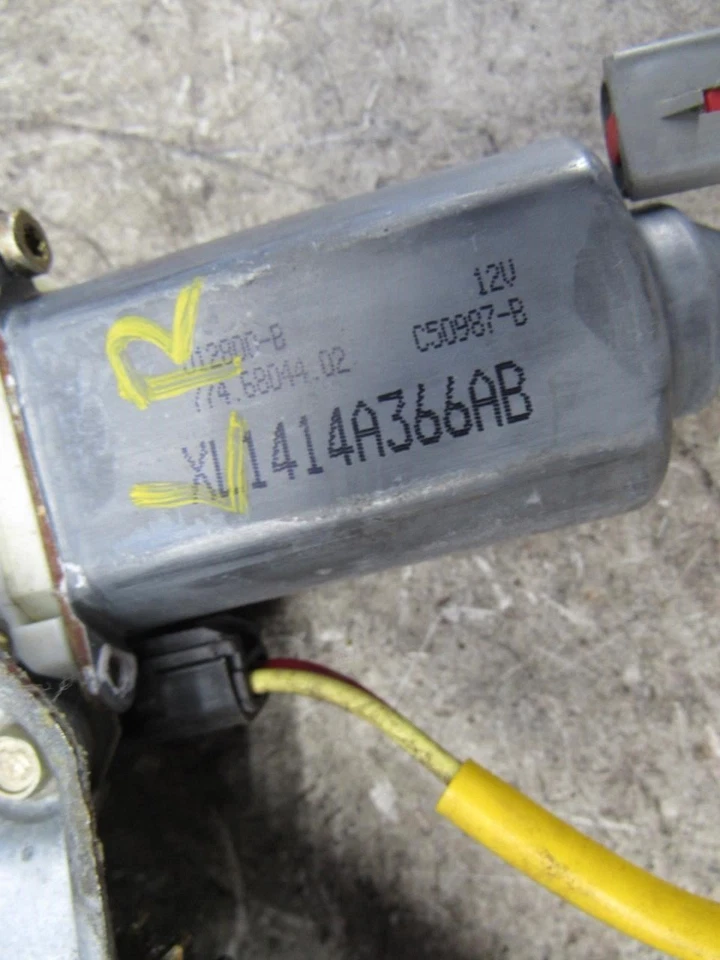 97 Ford Expedition Left driver side rear back door power window regulator motor - Image 3 of 4