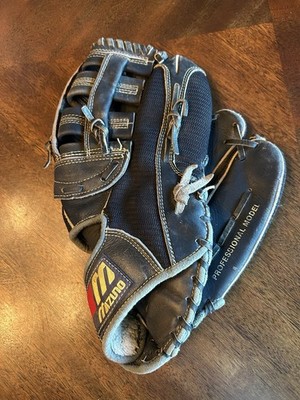 Vtg Mizuno Black Magic Baseball Mitt RHT Glove Professional Model