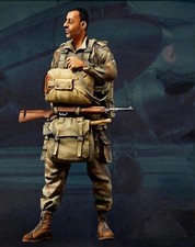 Unpainted 1/35 French Paratrooper WW2 WWII Resin Figure Model Kit Unassembled
