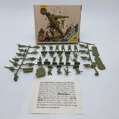 41 VINTAGE AIRFIX HO/OO 1/72 SCALE ''WW2 Britsh Paratroopers'' Green Soldiers