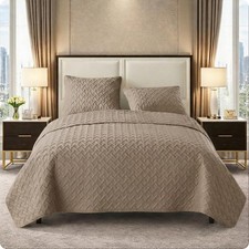Quilt Super Soft Reversible Bedding Set with Matching Shams, Full/Queen, Nina Ta
