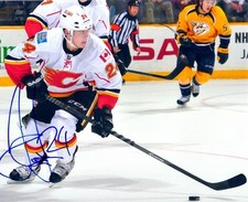 Signed  8x10 JIRI HUDLER Calgary Flames Photo - COA