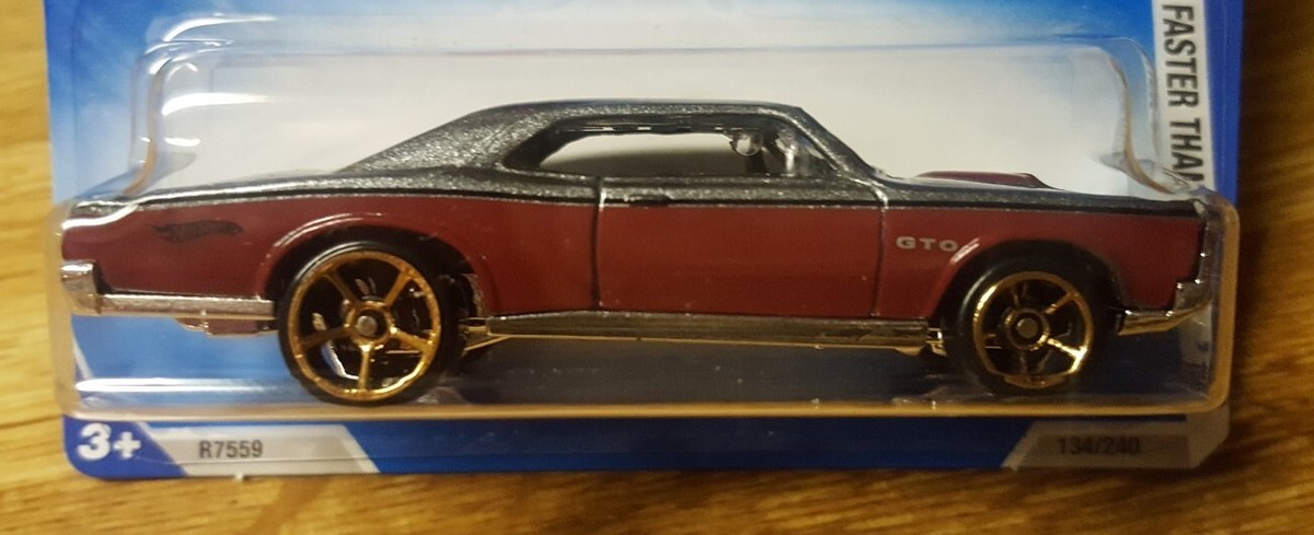 Hot Wheels 1967 Pontiac GTO 1:64 Scale Dark Gray with Dark Red New