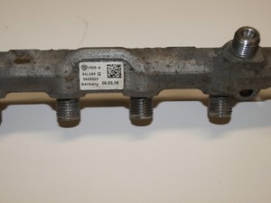 Vw Railrohr 0435323 Kraftstoff Verteilerrohr 04L089G Gebraucht