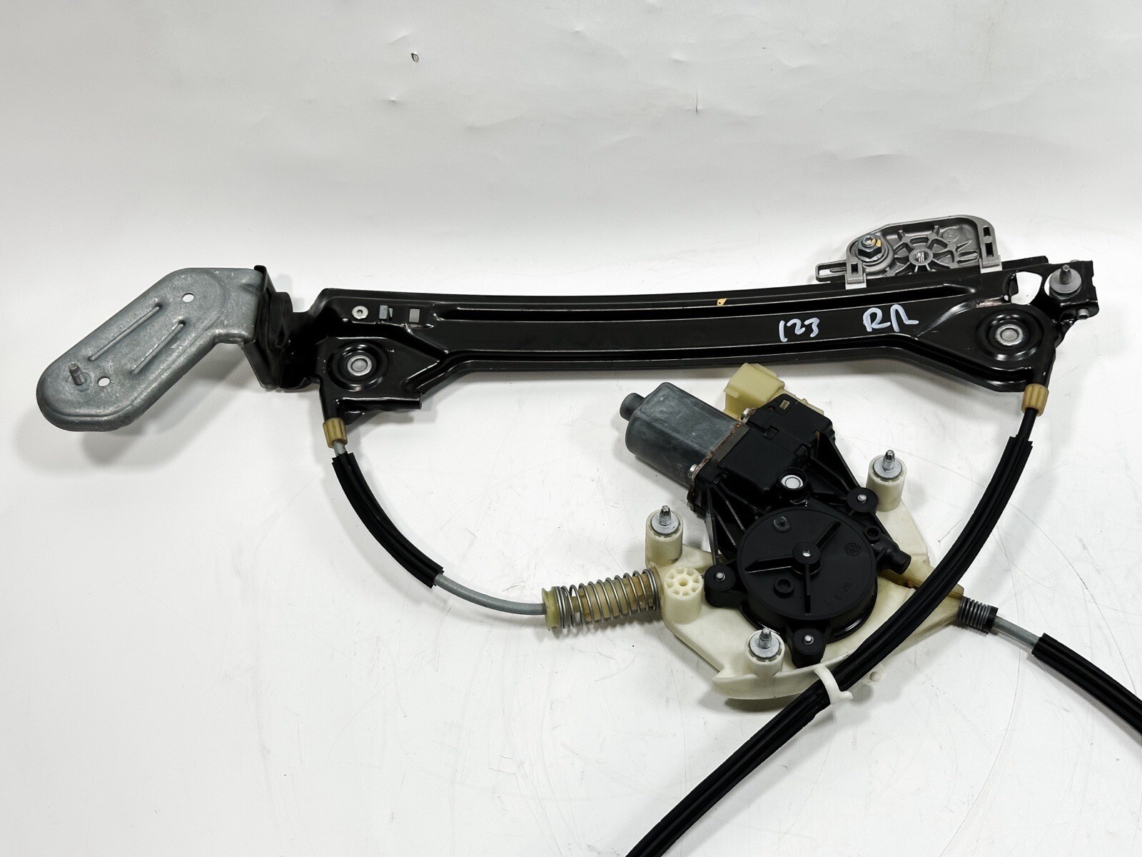 2014-2020 MASERATI QUATTROPORTE RIGHT PASS REAR DOOR WINDOW REGULATOR OEM