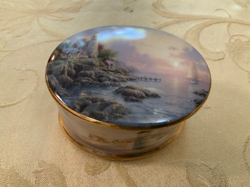 Thomas Kinkade Schmuckkästchen Das Meer der Ruhe oval Leuchtturm LESEN - Bild 4 von 8