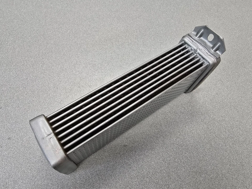 BONITO ENFRIADOR DE ACEITE USADO ORIGINAL CON LOGOTIPO BEHR PORSCHE 356A 356B T5 8 FILAS #23 9/60 Foto 4 de 4