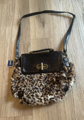 NWT faux fur leopard print and faux leather purse with adjustable strap by Bueno