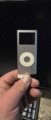 Apple iPod Nano 2nd Gen 2GB Silver A1199 MP3 Player Dock Connector