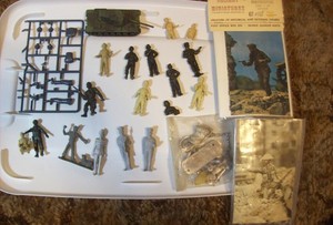 54MM 1/32 1/35  19 METAL PLASTIC VALIANT BRITISH WW2, ENSIGN, & VARIOUS FIGURES
