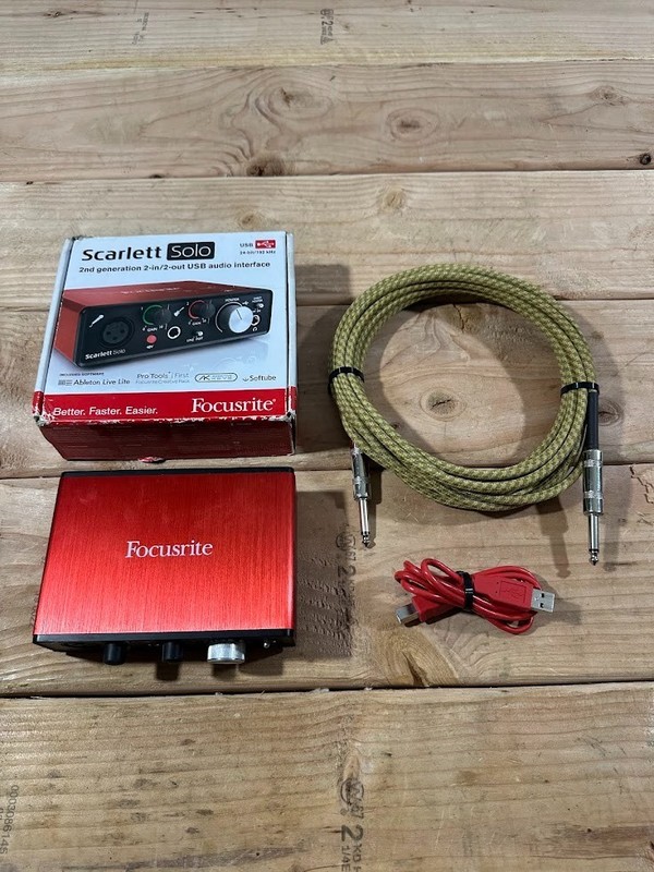 Focusrite Scarlett Solo 2nd Gen USB Audio Interface w/ Box & Cables