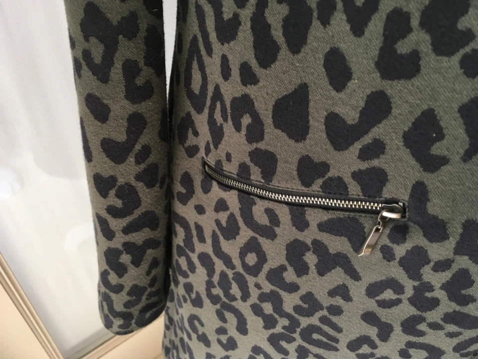 Chaqueta de punto largo tribal verde salvia camuflaje talla S Foto 3 de 4