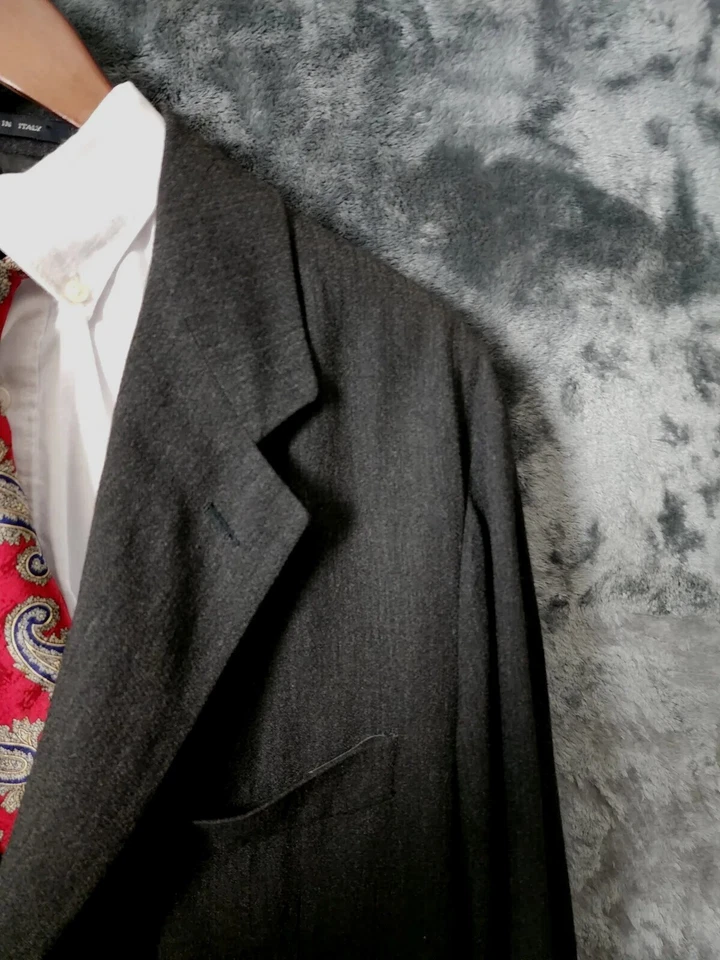 Blazer esportivo leve masculino Armani Emporio tamanho TG 52 EUC preto - Imagem 4 de 4