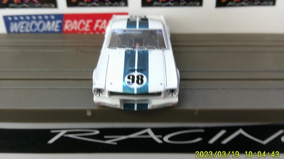 AFX RACING H.O. Carrocería de auto slot escala solo Shelby GT350R 1965 millas blanco/azul Foto 3 de 4