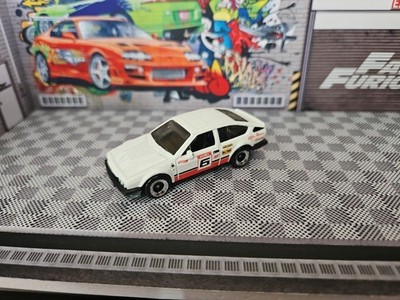 Hot Wheels Alfa Romeo GTV6 3.0 weiß Diecast Sammlerstück Conbine Post