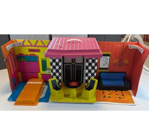 Vintage 1968 Barbie Matel Family House Fold Out Case Playset #1066 w Furniture
