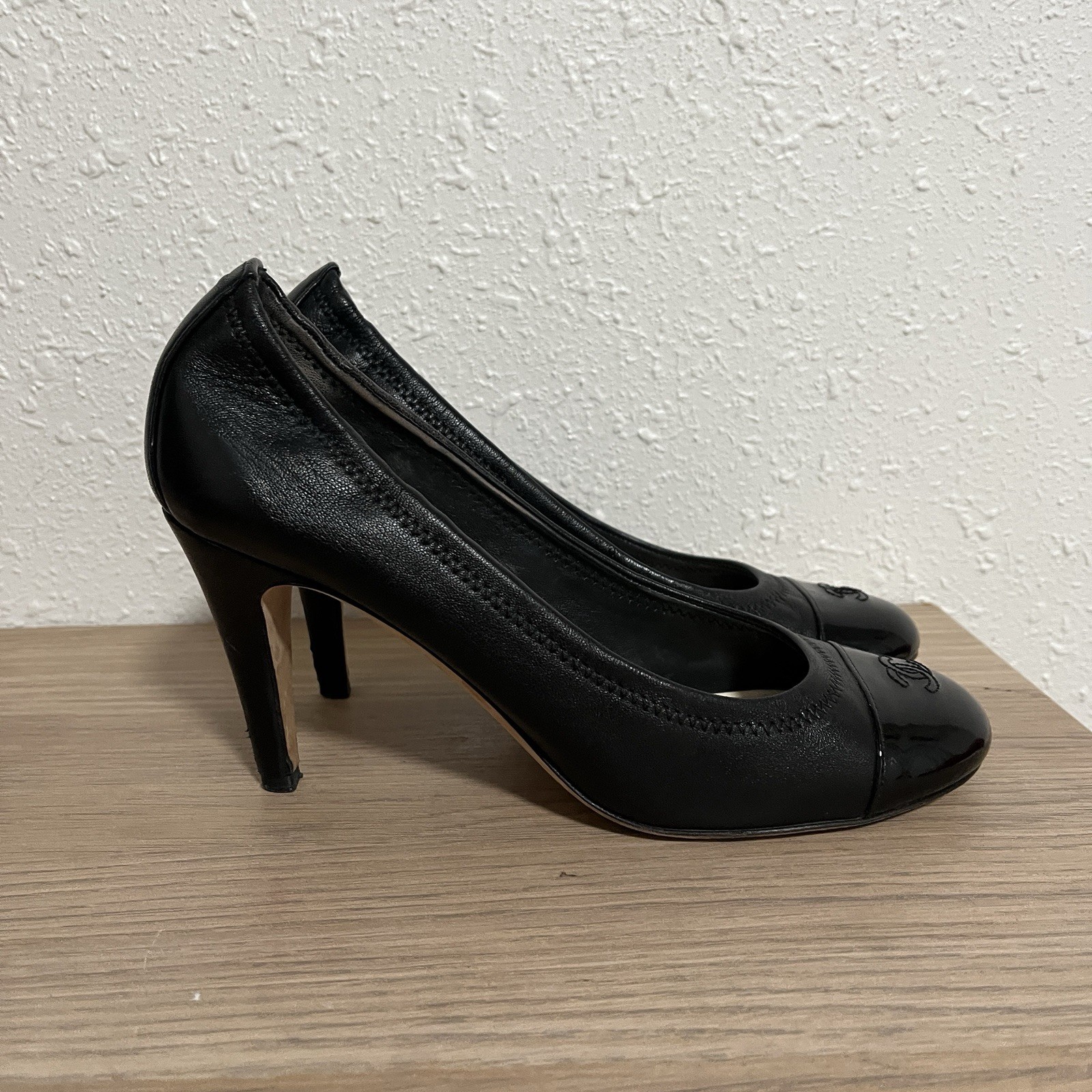 Authentic CHANEL Black Leather Interlocking CC Lo… - image 6