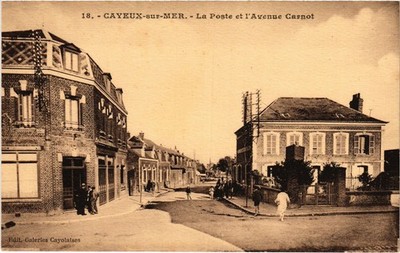 Old postcard Cayeux la Poste and Avenue Carnot (1497756)