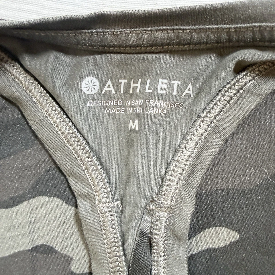 Regata feminina Athleta Racerback treino estampa camuflada cinza preta tamanho M - Imagem 3 de 4