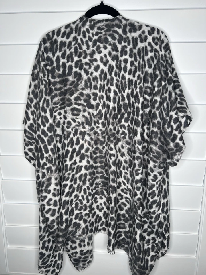 Винс Камуто Гепард, Животный Принт Шаль Топпер Панчо Один Размер С Открытием Руки - Изображение 2 из 4