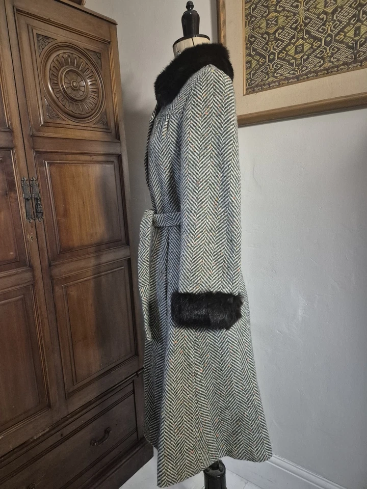 Vintage 1970s Herringbone Tweed Coat Princess Fit & Flare Fur Trims Penny Lane - Image 2 of 4