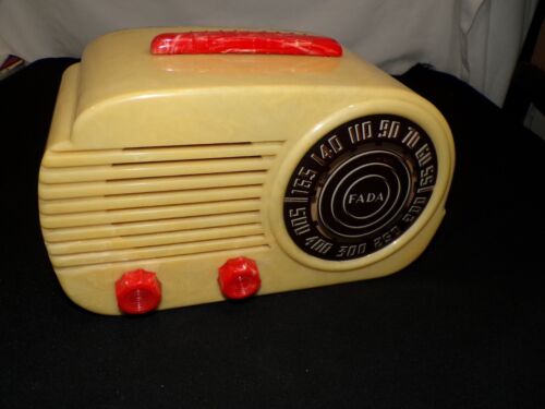 FADA 845 Cloud Radio Swirled Ivory Plastic with Red Trim 1940s