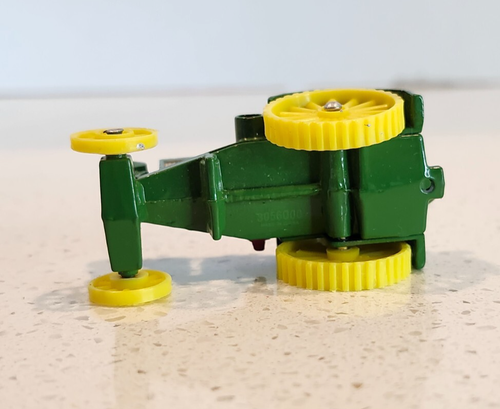 Tractor de queroseno fundido a presión John Deere Waterloo Boy ERTL 1:64 - Imagen 7 de 8