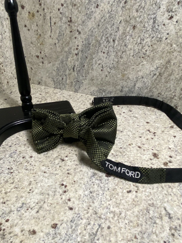 Gravata borboleta ajustável Tom Ford verde e preta padrão Houndstooth - Imagem 3 de 4