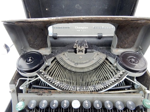 Antique UNDERWOOD Champion Typewriter Grey With Hard Carrying Case - Picture 5 of 11