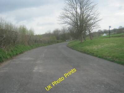 Foto 6x4 Layby für die A4042 Beili-Glas auf der Ostseite der Straße c2015