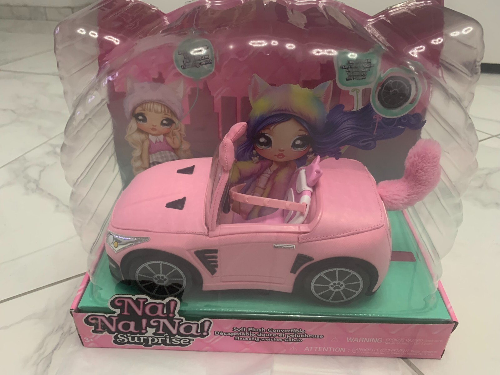 Voiture Décapotable Na Na Na Surprise en Rose Métallisé pour Poupées Mannequins