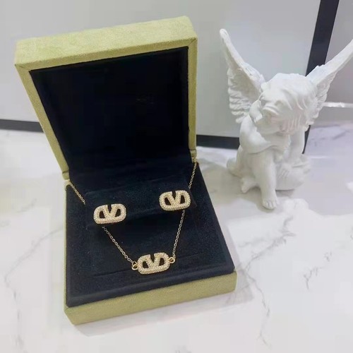 Letter Earrings/Necklace Letter V fashion Jewellery - Gift set - Free Post - Picture 2 of 6