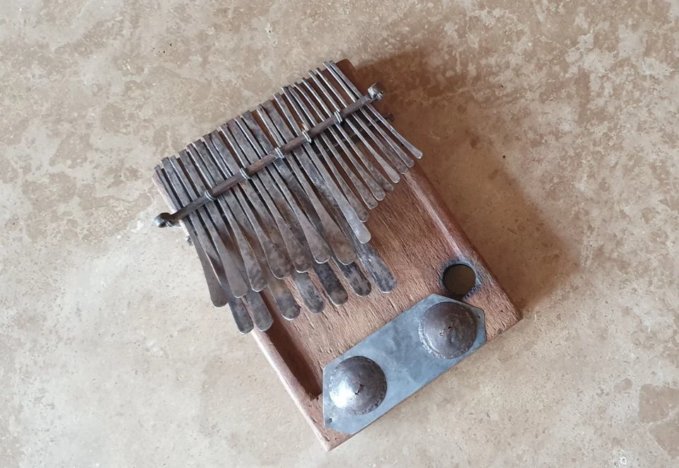 INSTRUMENTO MUSICAL MBIRA KALIMBA Foto 3 de 4